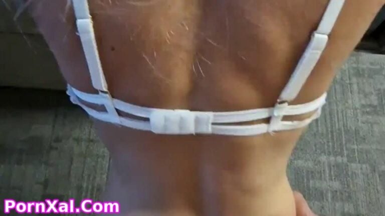 (Rubia Anal Creampie) Una Amateur se la Meten en el Hotel