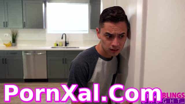 (Hermanastra Se Correa Duro) Molly Little se Viene Fuerte en la Polla de su Hermanastro