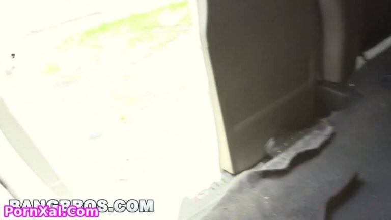 (Miami Bang Bros) Bella Bellz Recibe una Cogida Salvaje de los Hermanos