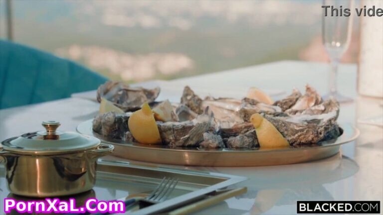 (Rubia Suerte Pelirroja) Rae Lil Black es Probada por Jason Luv