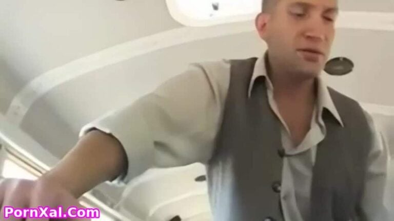 (Babysitter Dura Escena) Una Niñera Traviesa se la Monta Fuerte